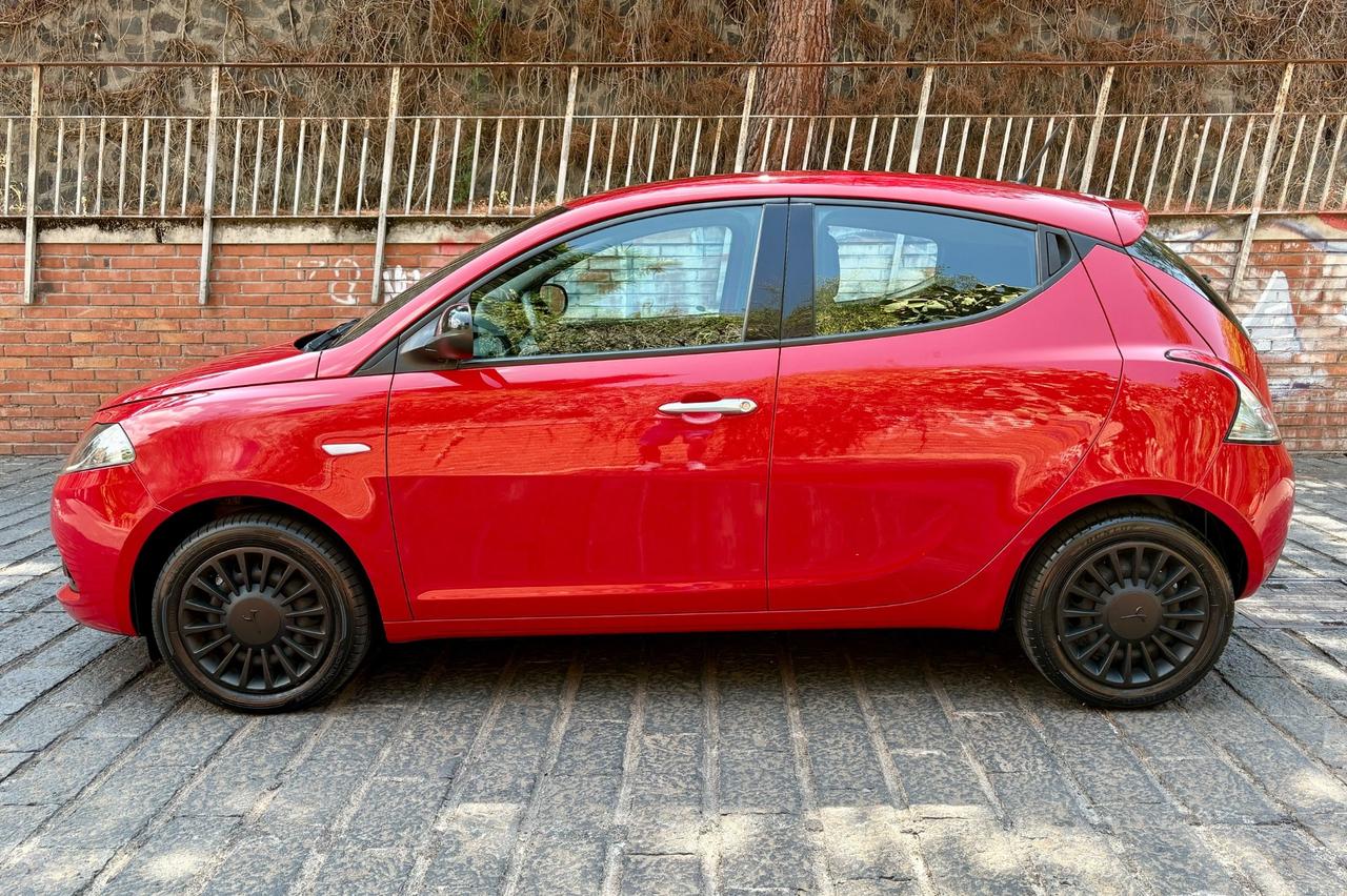 Lancia Ypsilon 1.0 FireFly 5 porte S&S Hybrid Gold