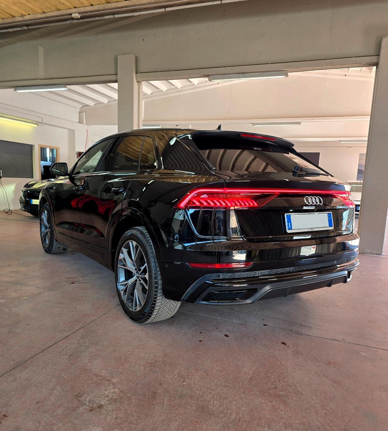 Audi Q8 50 TDI 286 CV quattro tiptronic Sport BlackNight