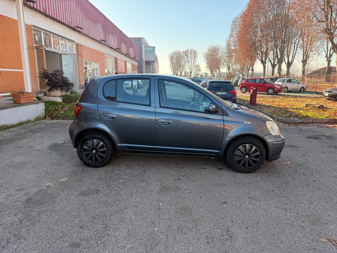 Toyota Yaris 1.0 5 porte