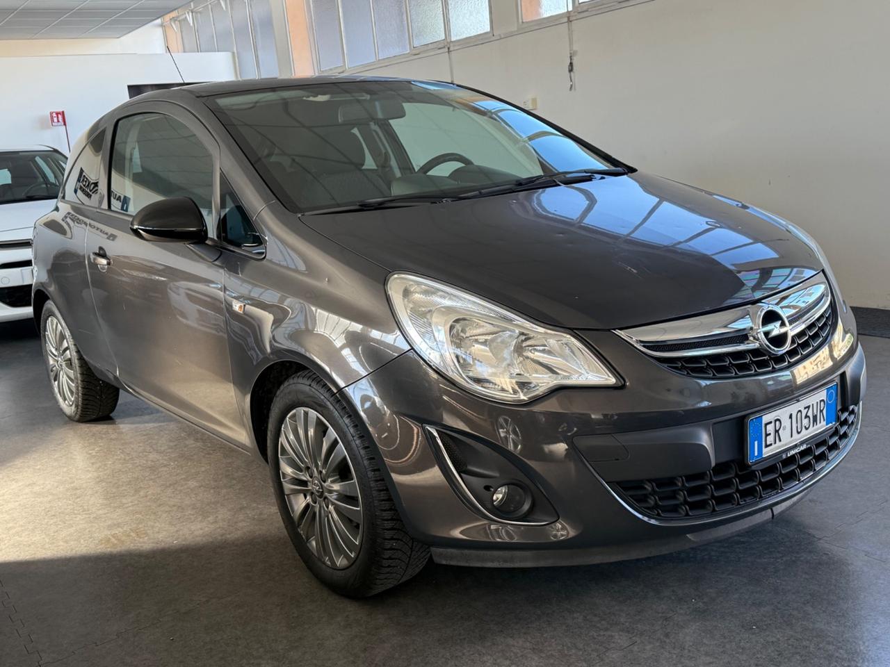 Opel Corsa 1.2 3 porte b-color ok neopatentati
