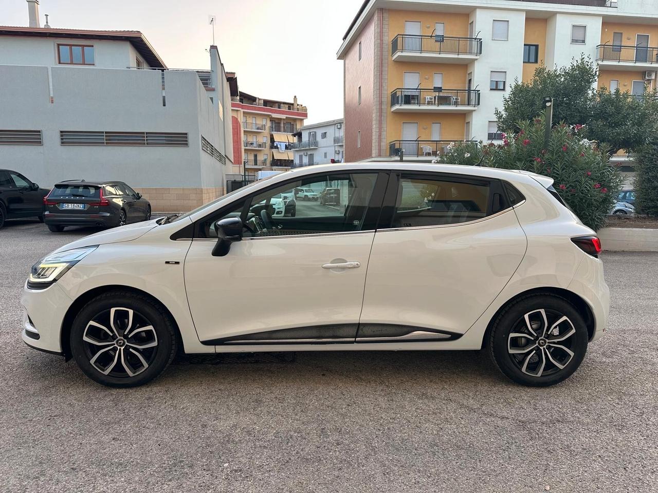 Renault Clio TCe 12V 75 CV 5 porte Moschino Zen