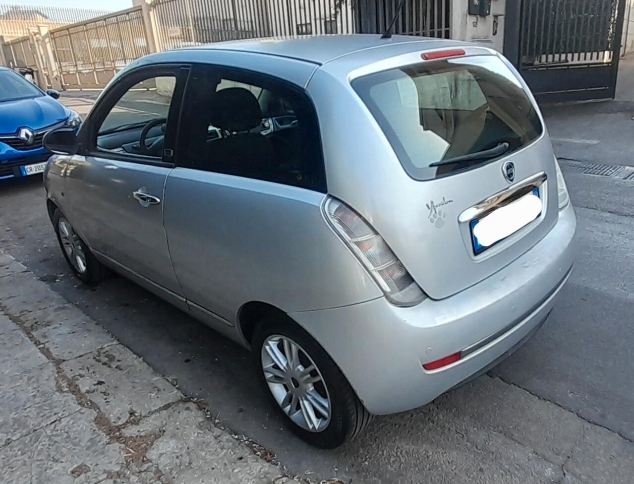 Lancia Ypsilon 1.2 69 CV Unyca