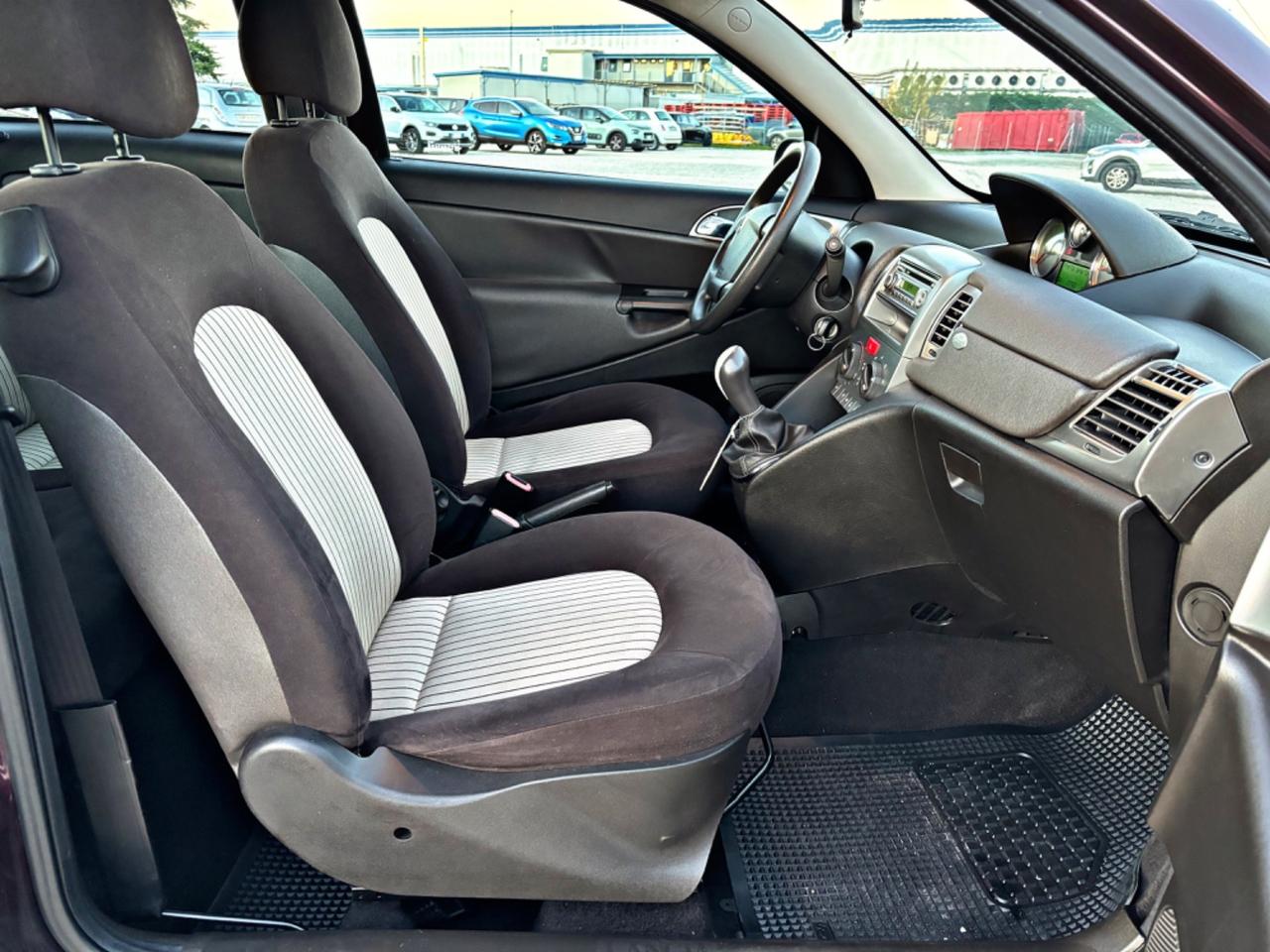 Lancia Ypsilon 1.3 MJT 90 CV Platino