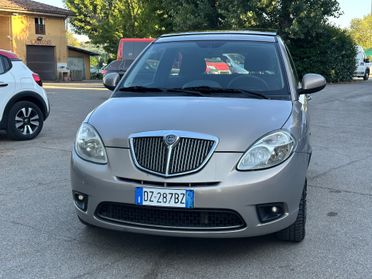 Lancia Ypsilon 1.3 MJT 75 CV Versus