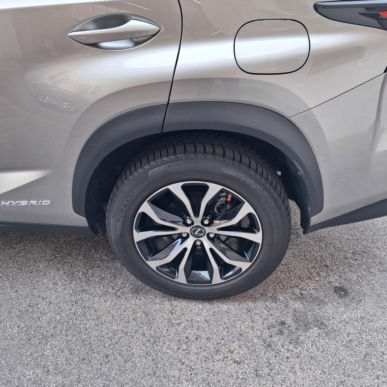 Lexus NX 300h Hybrid 4WD F-Sport