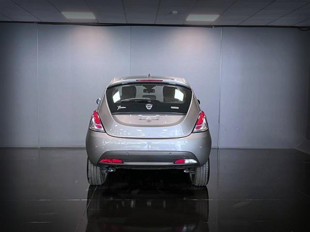 LANCIA Ypsilon 1.0 FireFly 5 porte S&S Hybrid Ecochic Silver