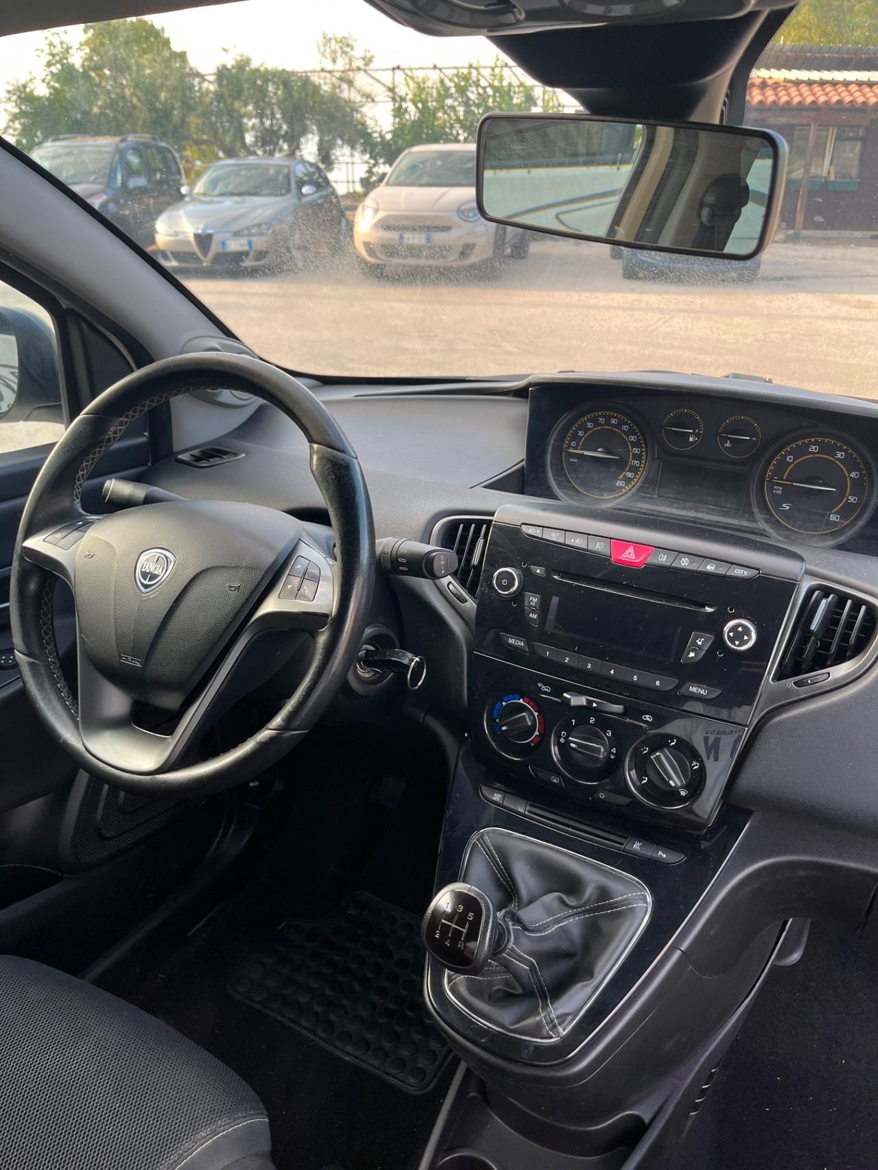 Lancia Ypsilon 1.3 MJT 16V 95 CV 5 porte S&S S Momodesign