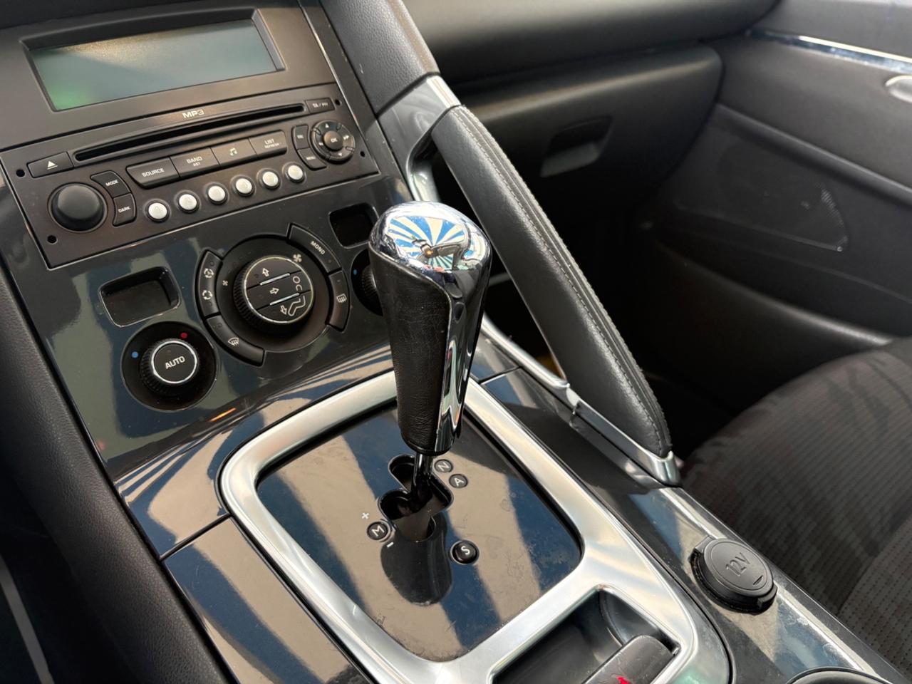 Peugeot 3008 1.6 HDi 110CV cambio robotizzato Outdoor