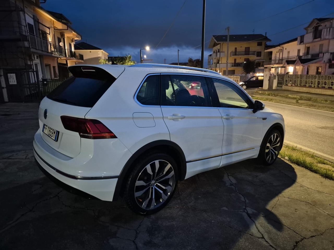 Volkswagen Tiguan 2.0 BiTDI SCR DSG 4MOTION Executive R-Line BMT