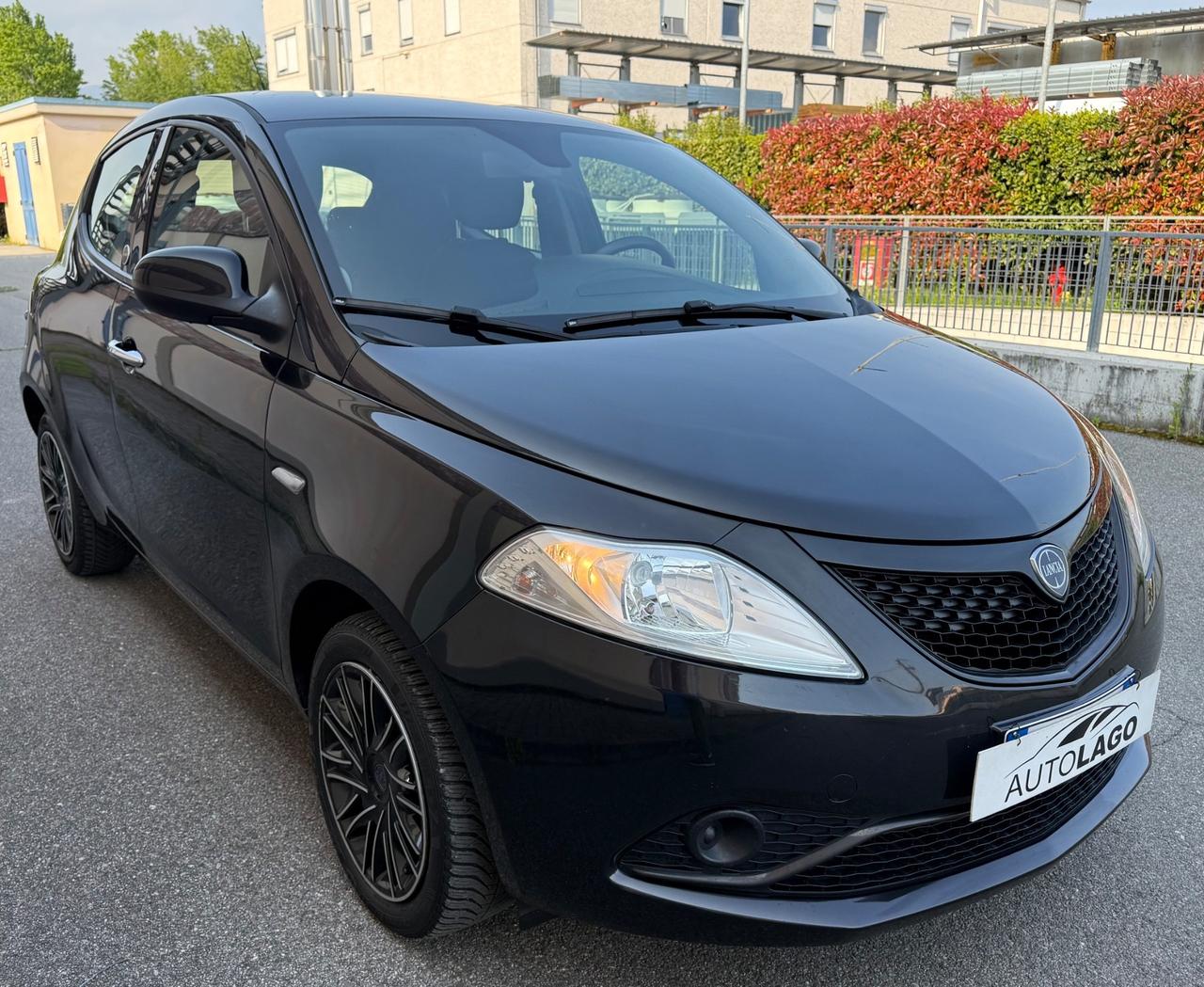 Lancia Ypsilon 1.2 69 CV 5 porte GPL Ecochic Black and Noir