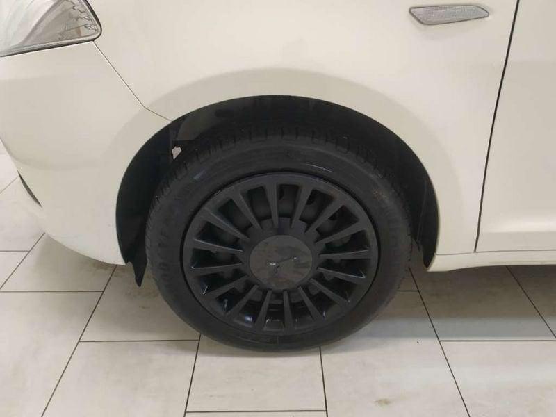 Lancia Ypsilon 1.0 firefly hybrid Silver s&s 70cv