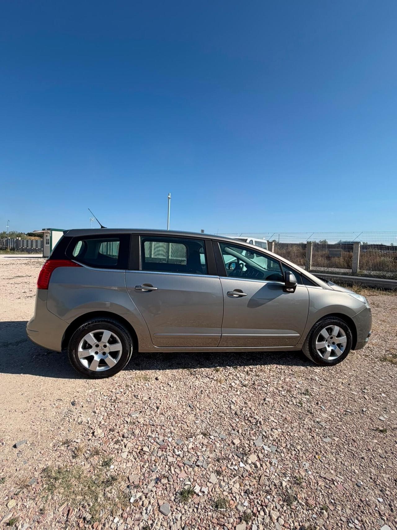 Peugeot 5008 1.6 HDi 115CV Business