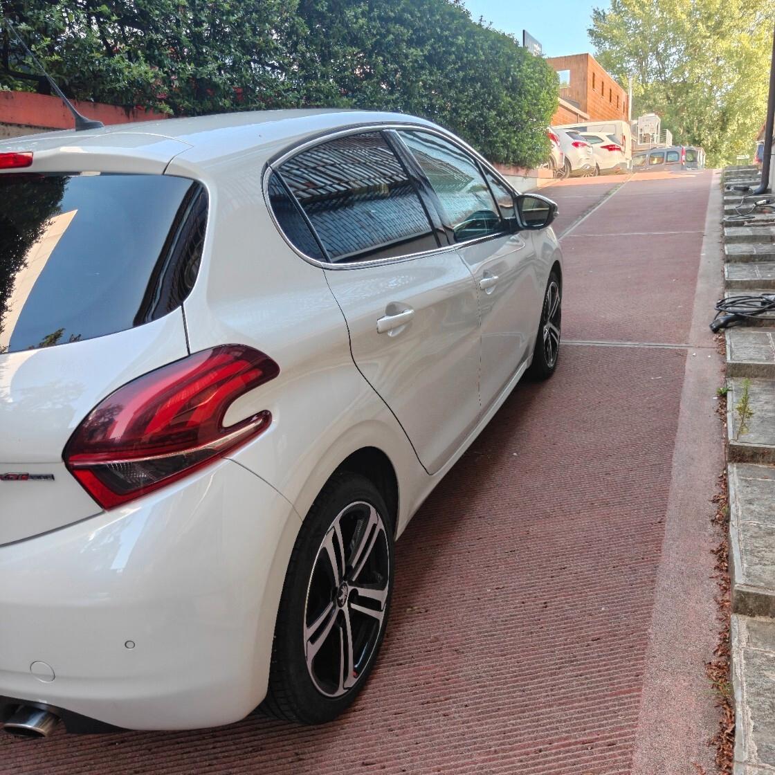 Peugeot 208 BlueHDi 100 S&S 5 porte GT Line