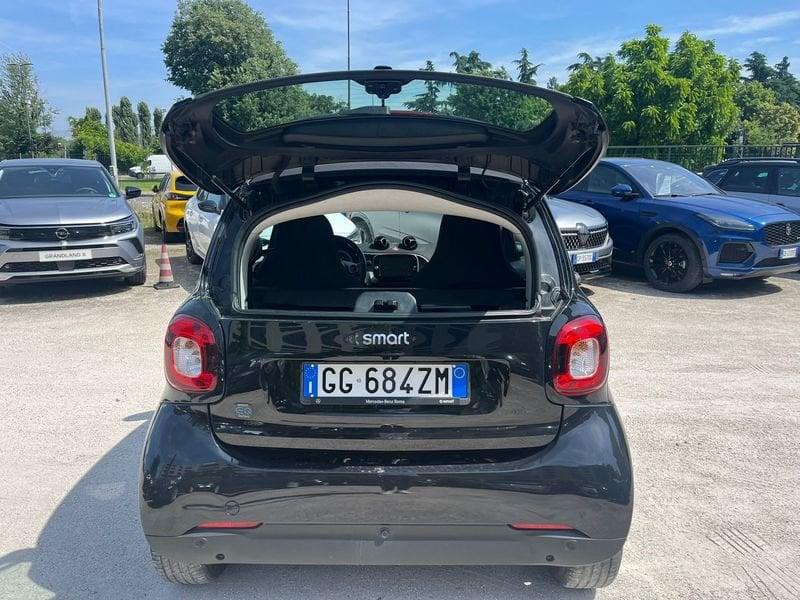 smart fortwo EQ Berlin Black Passion