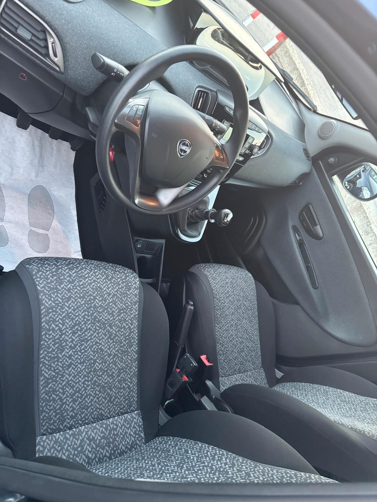 Lancia Ypsilon 1.0 FireFly 5 porte S&S Hybrid UnYca