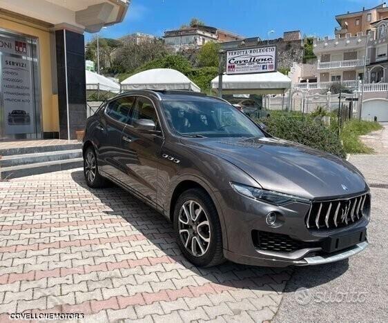 Maserati Levante 3.0 diesel pack sport pell tetto