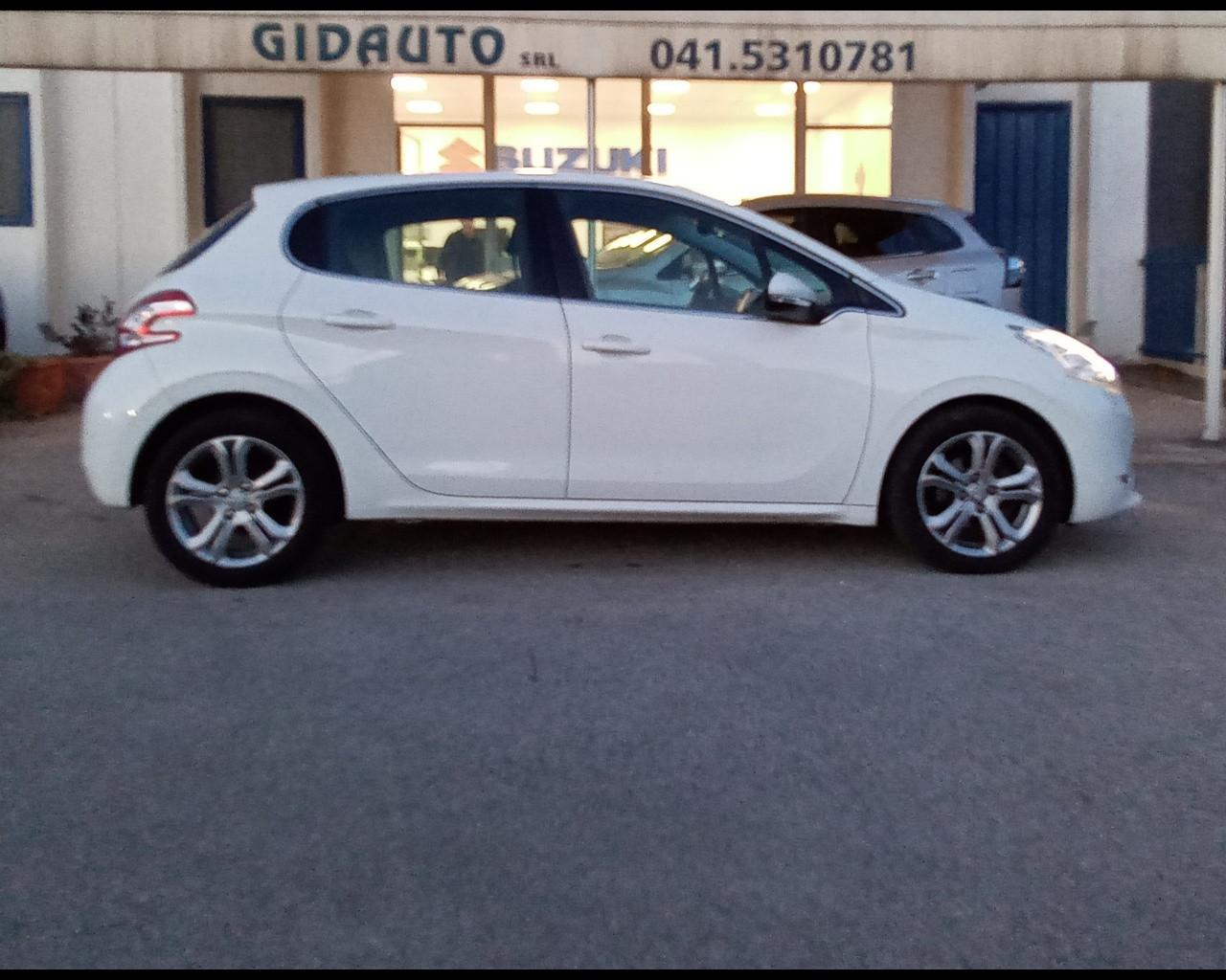 PEUGEOT 208 - PureTech 82 5 porte Allure