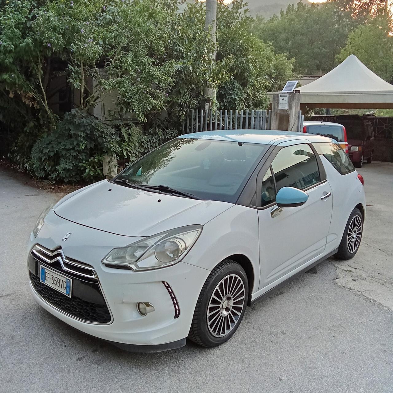 DS3 3 1.4 HDi 70 Just Black 011