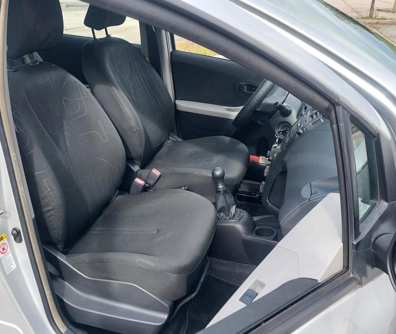 TOYOTA YARIS -CONSUMI RIDOTTI-UNICO PROPRIETARIO