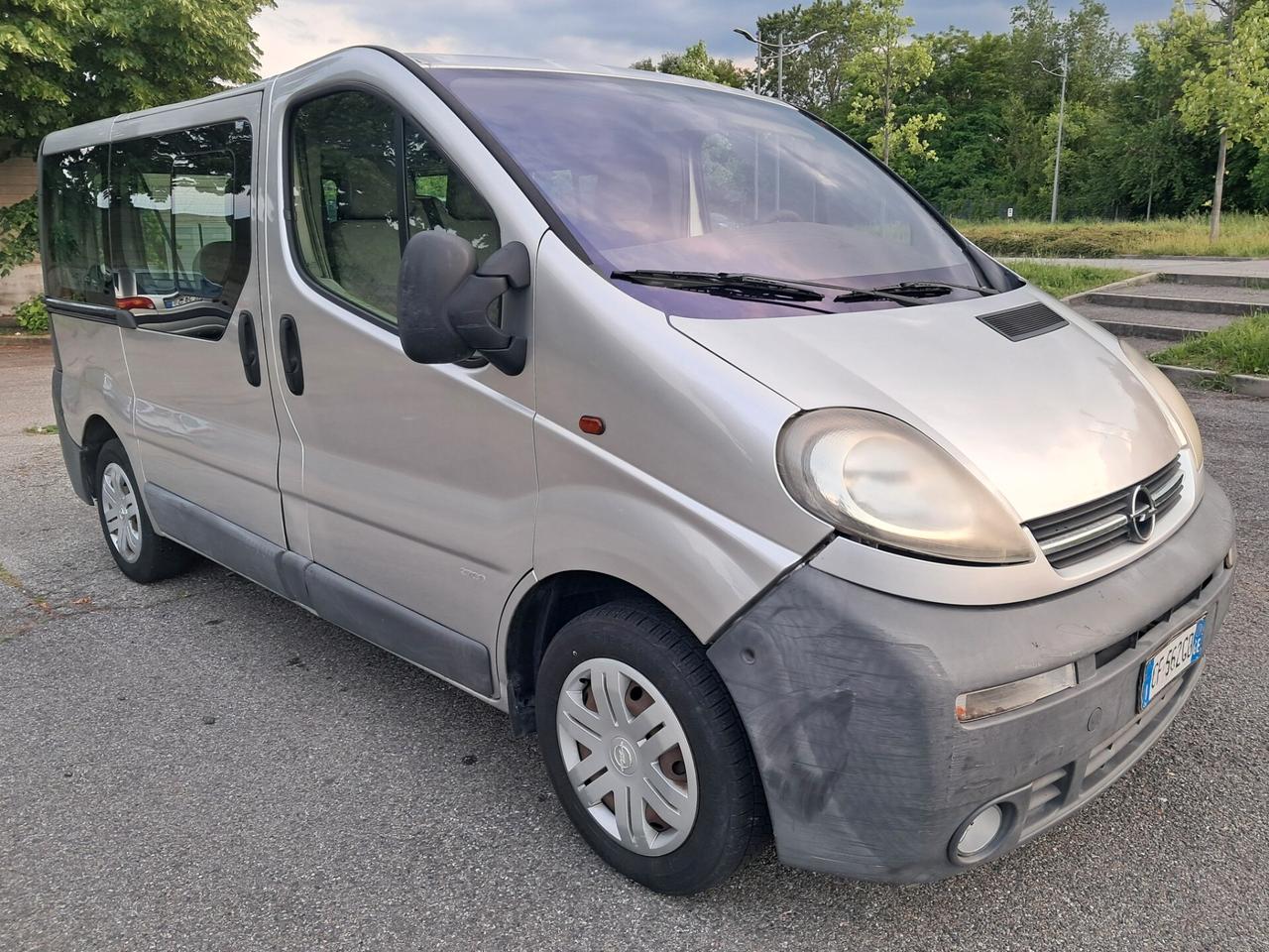 VIVARO 6 POSTI AUTOCARRO