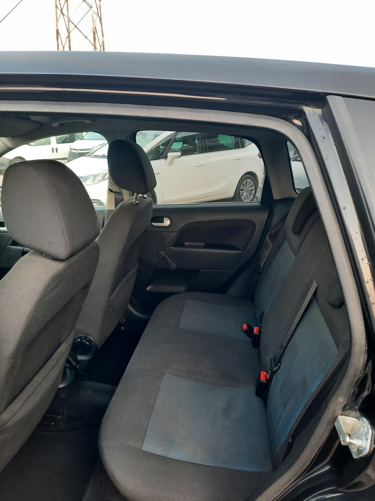 Ford Fiesta 1.4 TDCi 5p. Ghia UNICO.PRO