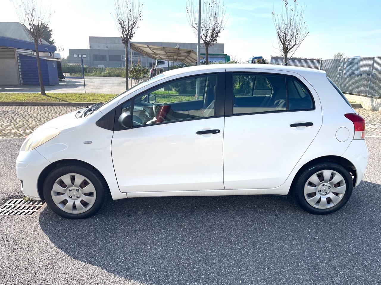 Toyota Yaris 1.0 3 porte Luxury pack