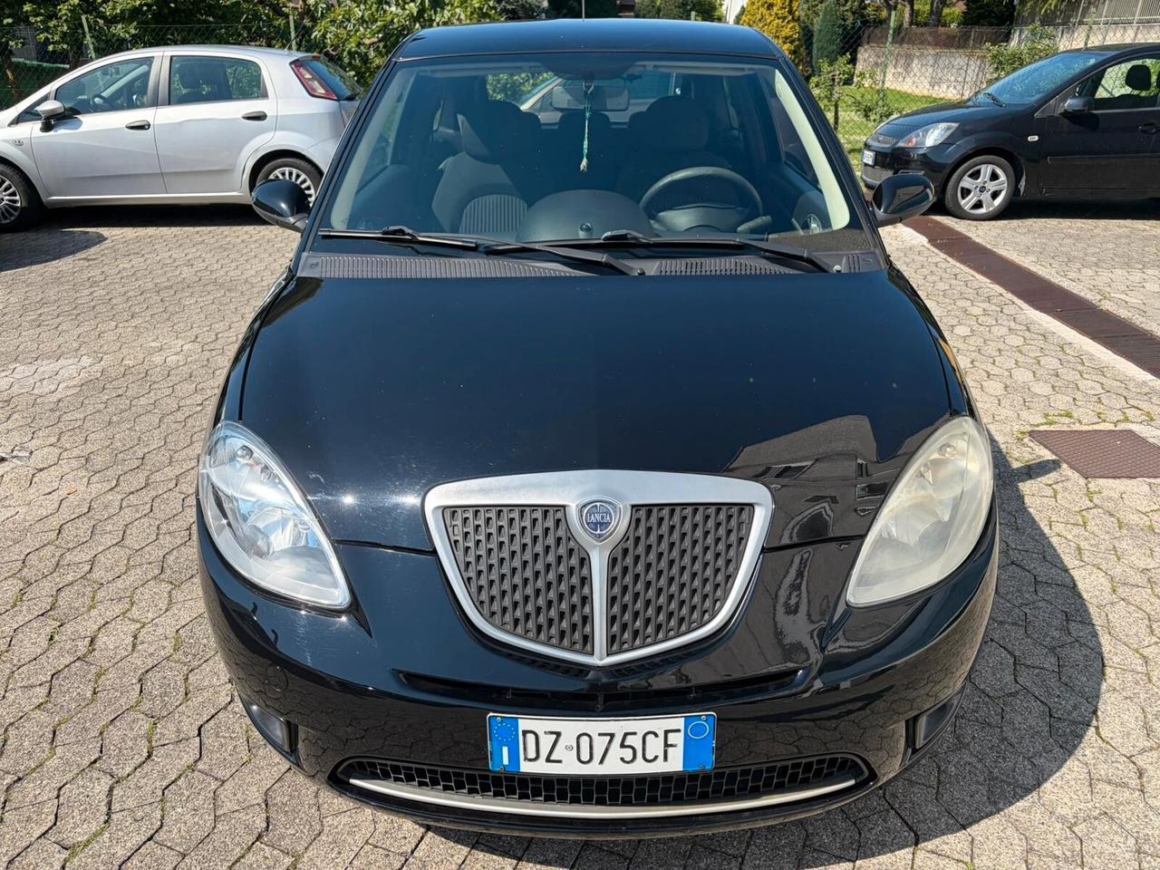 Lancia Ypsilon 1.3 MJT 75 CV Argento*NEOPATENTATI