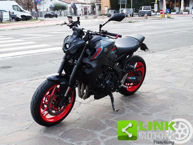 YAMAHA MT-09 -