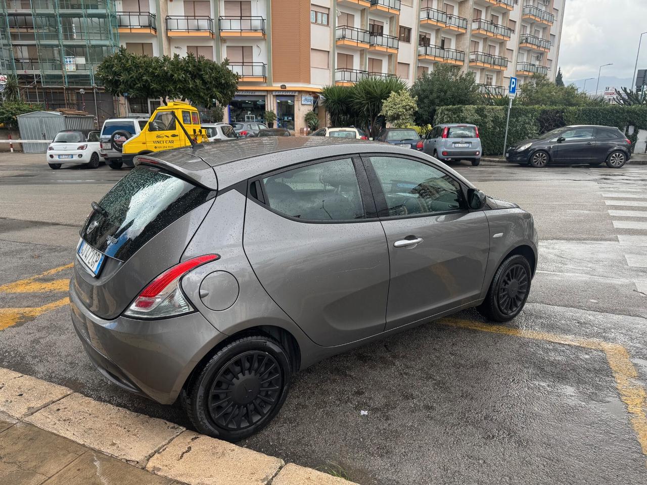 Lancia Ypsilon 1.0 neopatentati