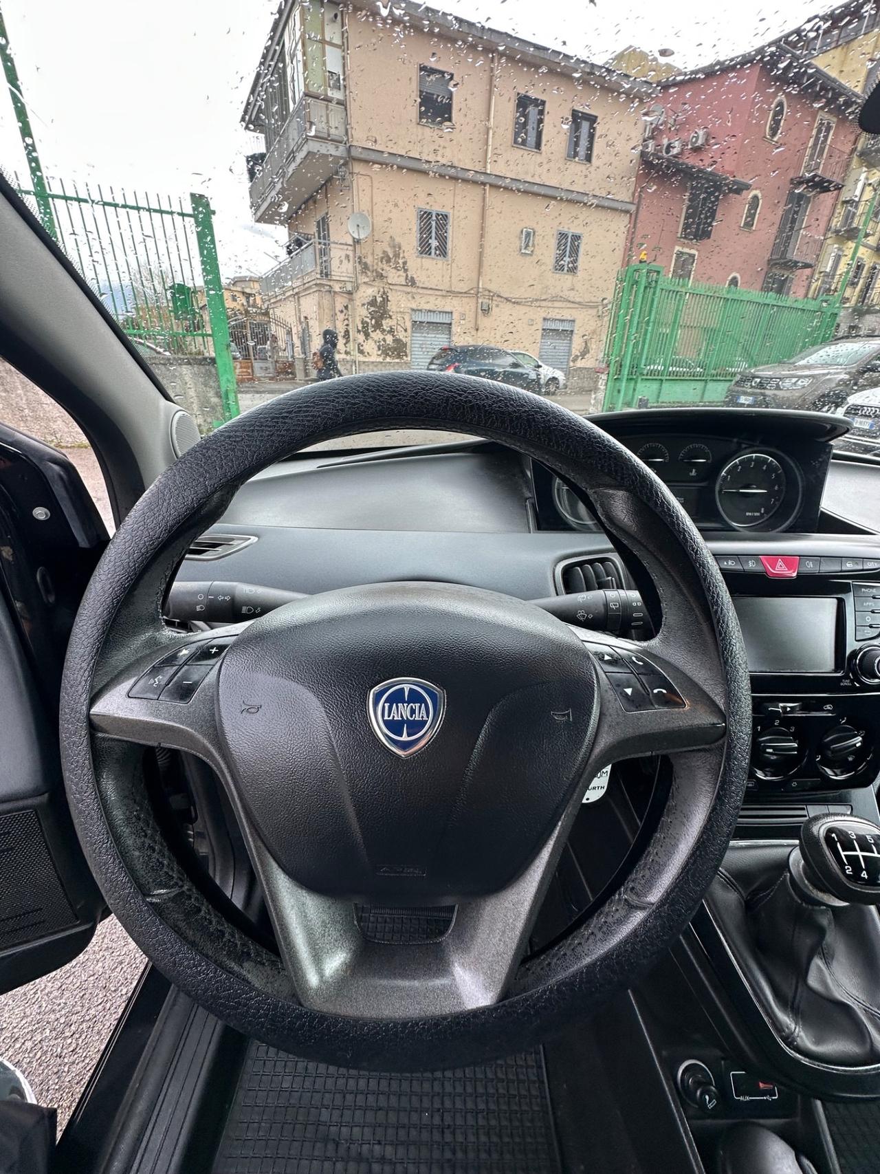 Lancia Ypsilon 1.2 69 CV 5 porte Unyca