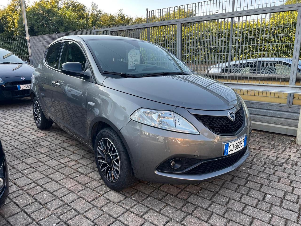 Lancia Ypsilon 1.0 FireFly 5 porte S&S Hybrid Ecochic Gold