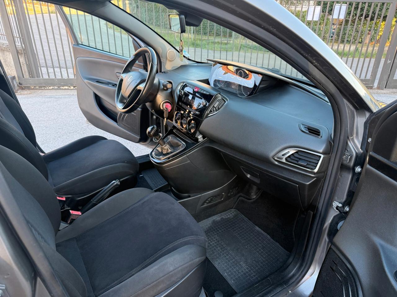 Lancia Ypsilon 1.2 69 CV 5 porte Gold