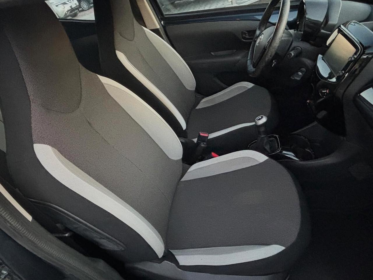 Toyota Aygo 1.0 VVT-i 69 CV 5 porte x-clusiv