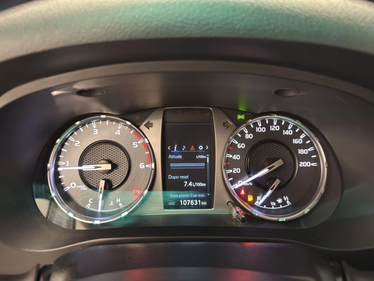 Toyota Hilux 2.4 d-4d extra cab Lounge 4wd