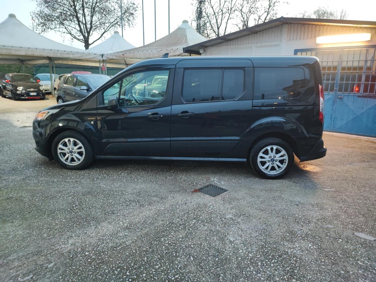 Ford Grand Tourneo Gancio Traino 7 Posti Euro 6