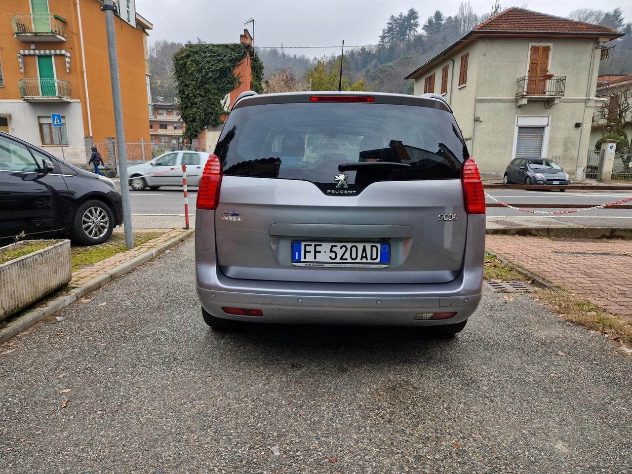Peugeot 5008 1.6 120CV "96.900 km" 7 posti, Tetto, Navi, Telec.