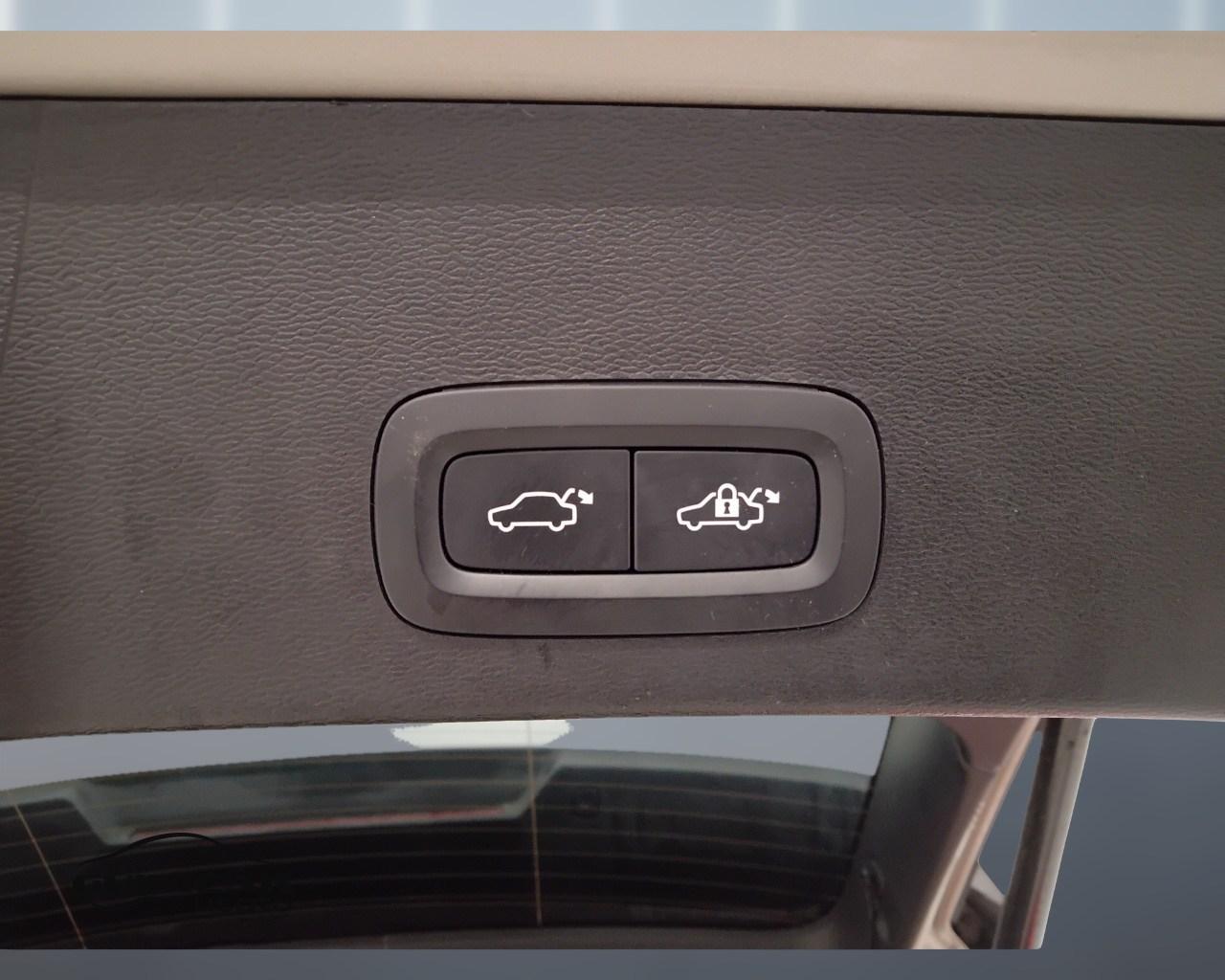 VOLVO XC40 2023 - XC40 1.5 t5 recharge phev Core auto