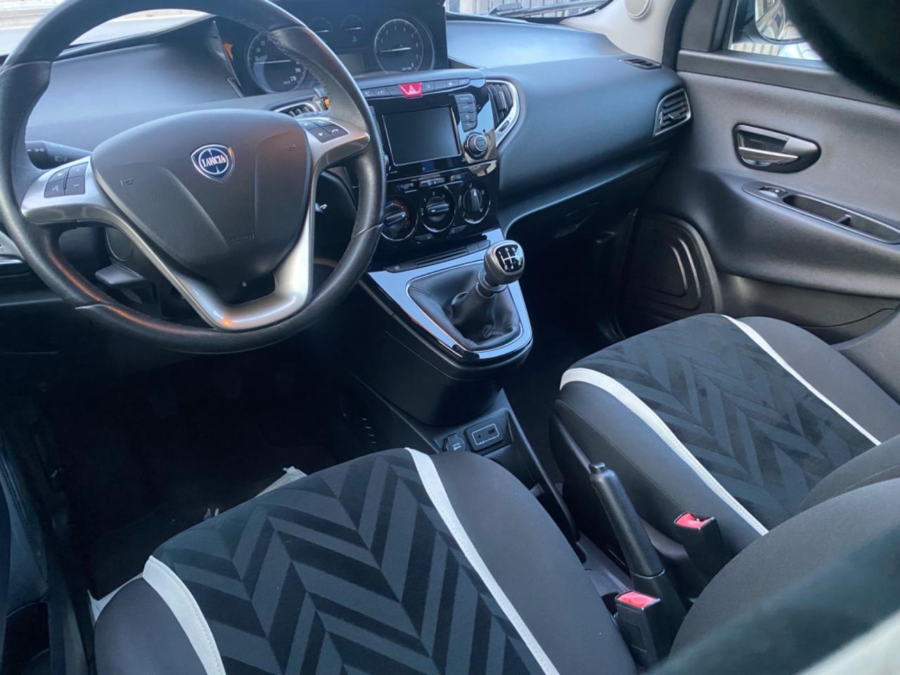 Lancia Ypsilon 1.2 69 CV 5 porte Gold