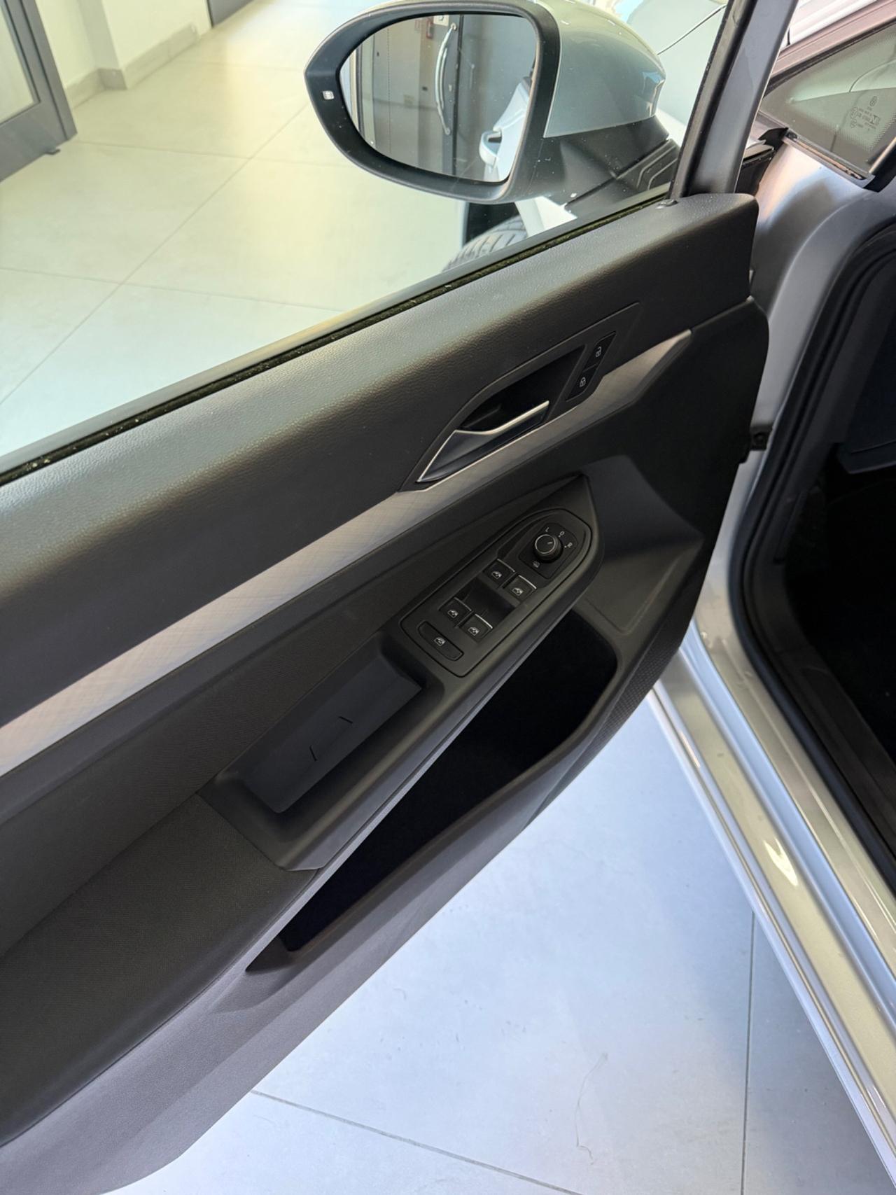 Volkswagen Golf 8 2.0 150 CV