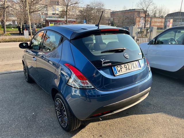 LANCIA Ypsilon 1.0 5 porte Hybrid Ecochic Gold xneo patentati