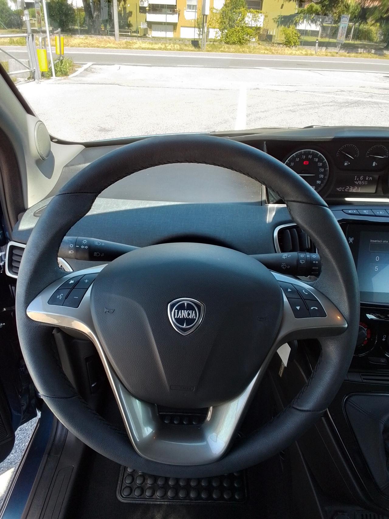 Lancia Ypsilon 1.0 FireFly 5 porte S&S Hybrid Ecochic Gold