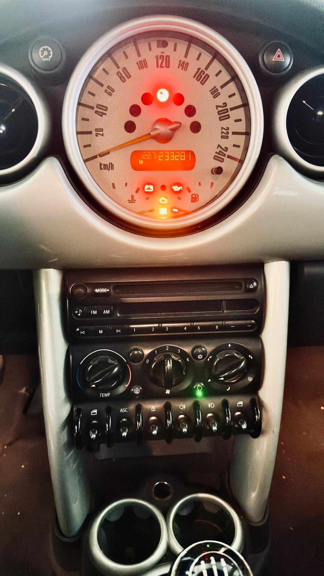 Mini 1.6 16V Cooper 1999 asi
