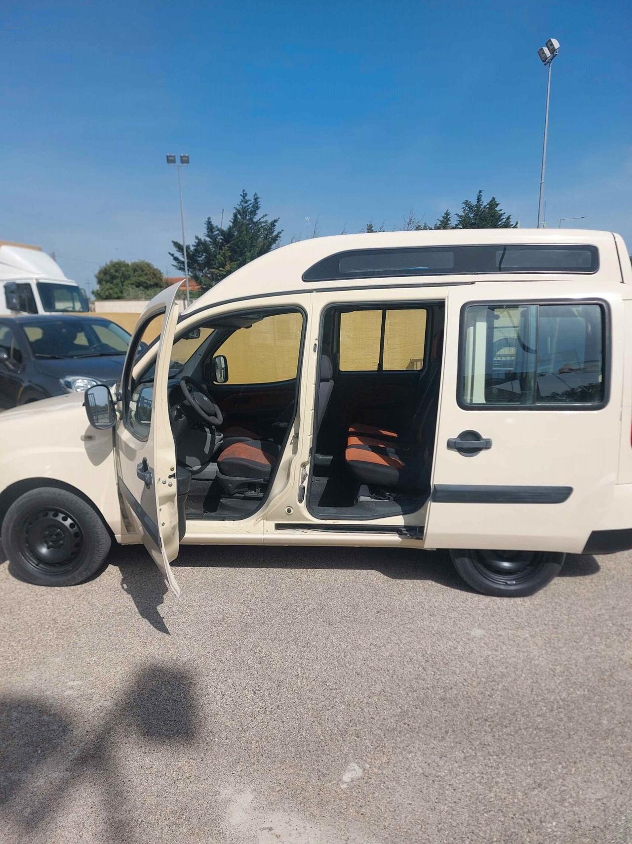Fiat Doblo Doblò CON SOLLEVATORE PER CARROZZINA DISABILE