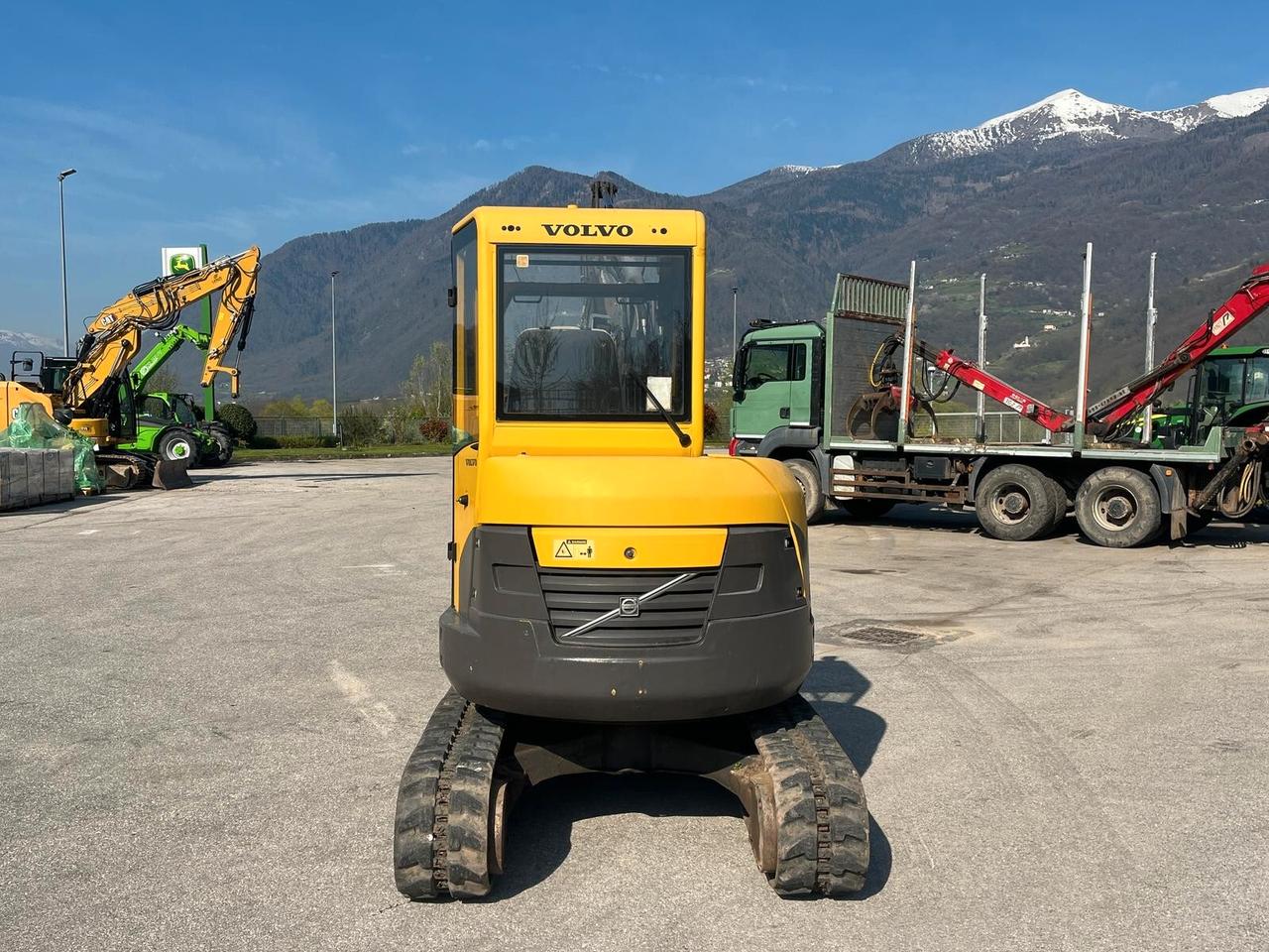 MINIESCAVATORE VOLVO ECR 28