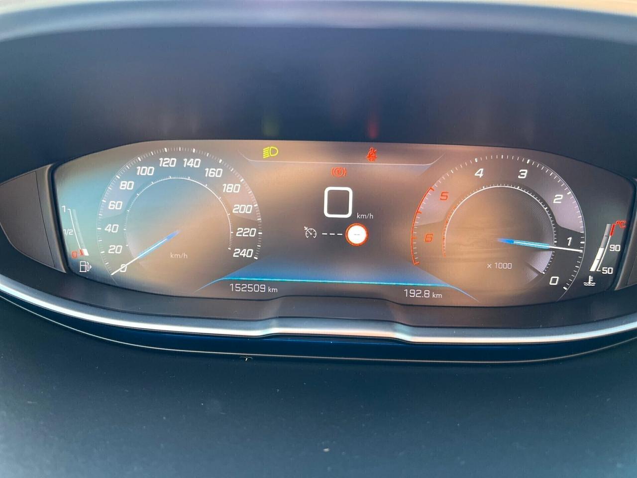 Peugeot 3008 1.5 DIESEL 131CV Allure anno 04/2022