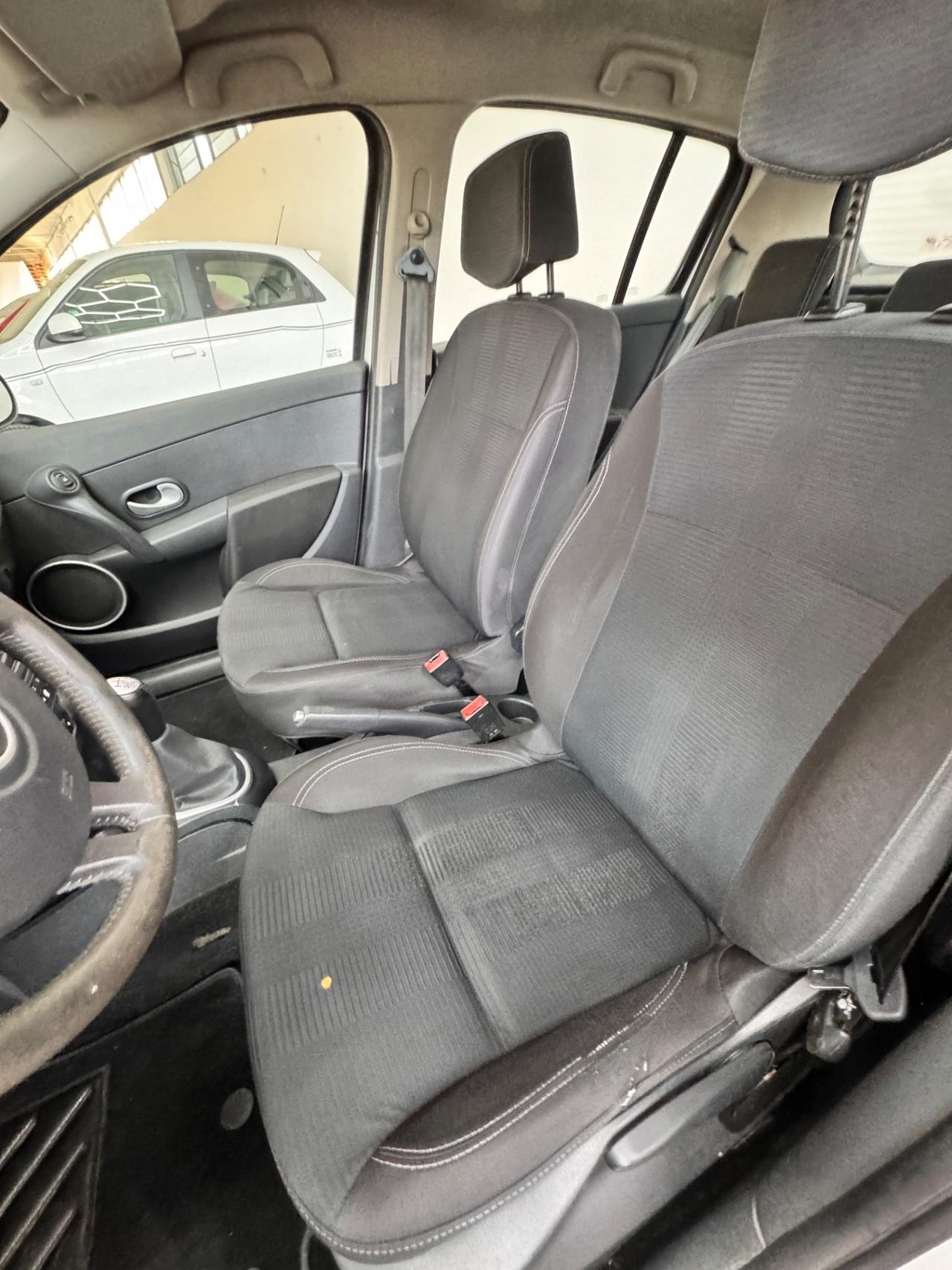 Renault Clio 1.2 16V 5 porte GPL Dynamique