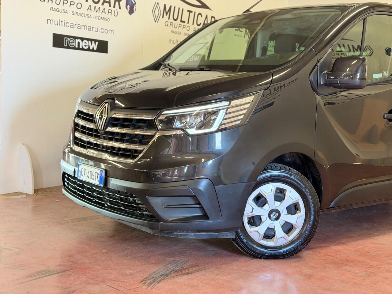 Renault Trafic passenger 9 Posti