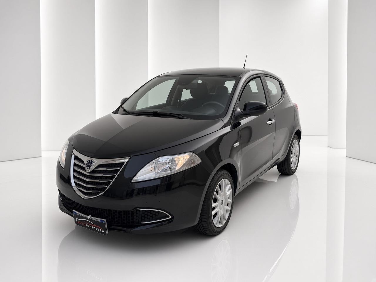 Lancia Ypsilon 1.2 69 CV Silver 2013