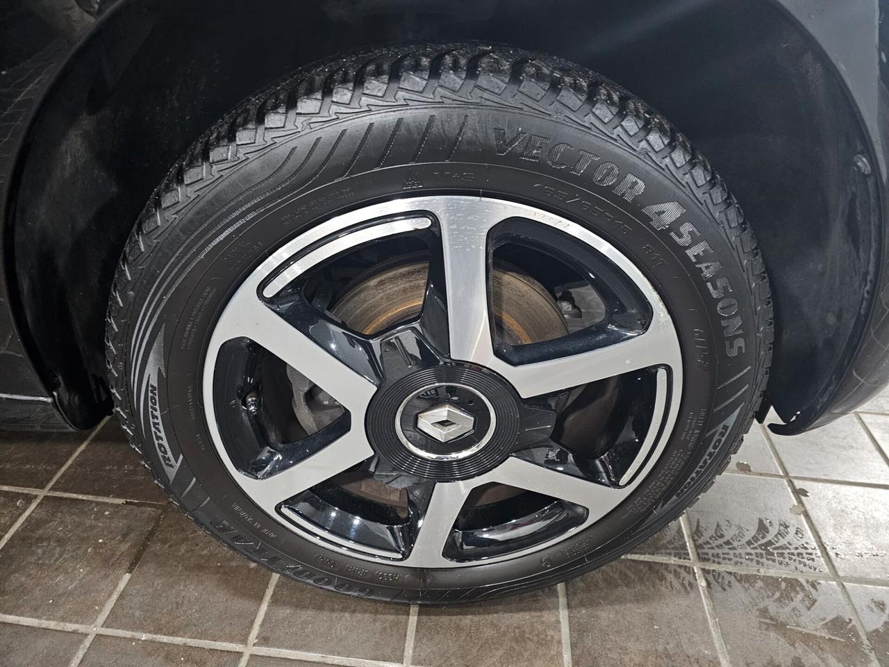 NUOVA RENAULT TWINGO INTENS TCe 0.9 BENZ 90CV TOTAL BLACK EDITION