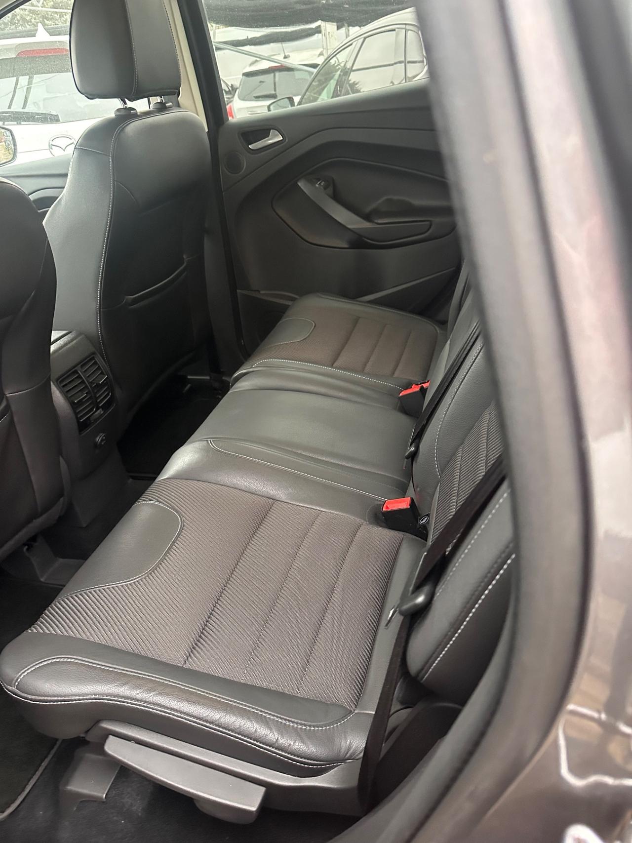 Ford Kuga 2.0 TDCI 140 CV 4WD Powershift Business